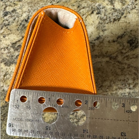 Tory Burch sunglasses Case - Picture 7 of 9